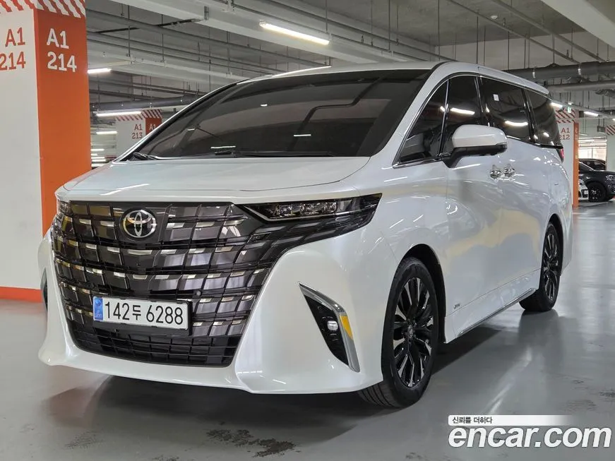 Toyota Alphard — фото 1