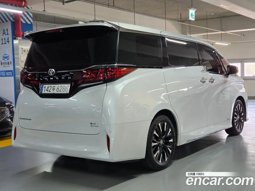 Toyota Alphard — фото 5