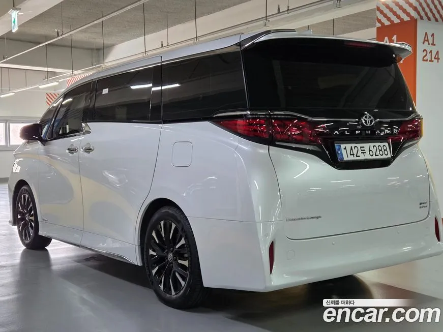 Toyota Alphard — фото 2
