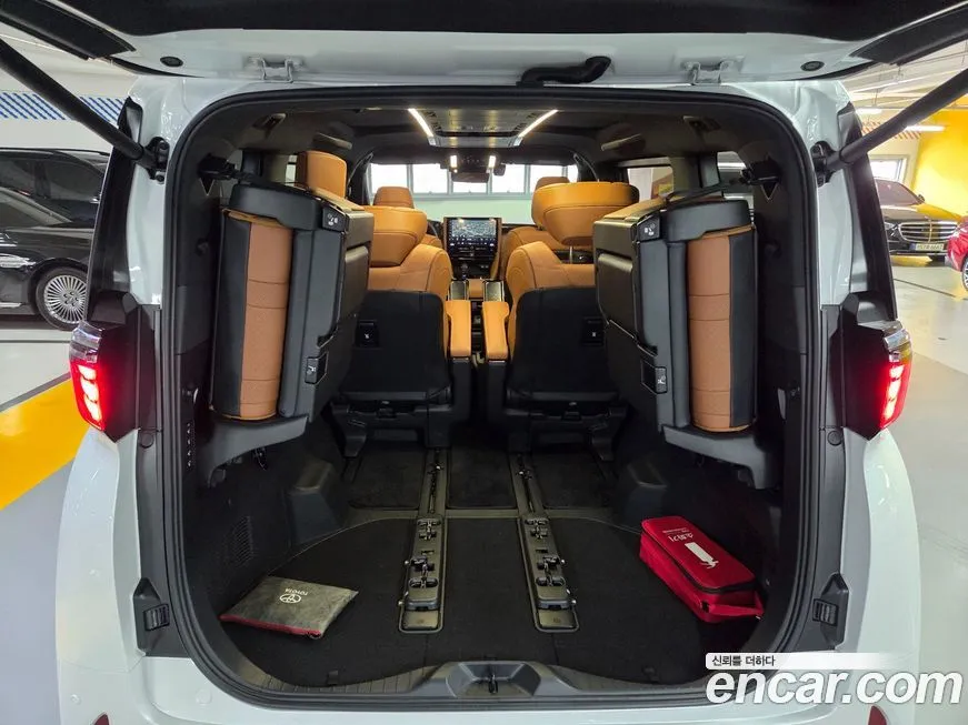 Toyota Alphard — фото 3
