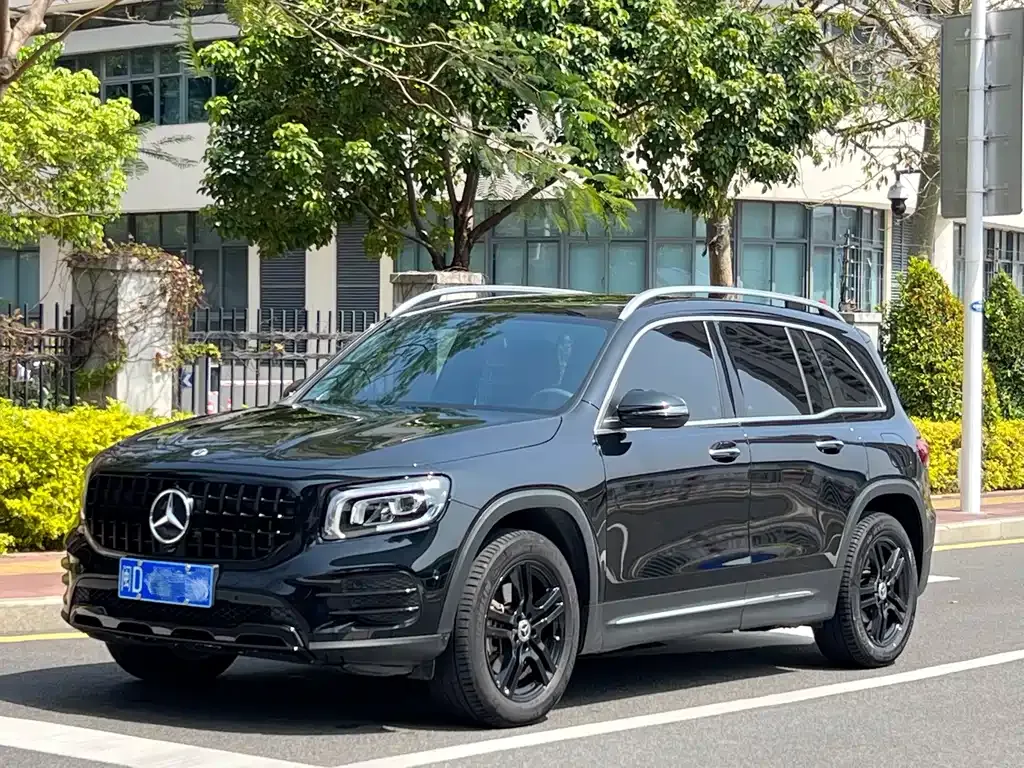 Mercedes-Benz GLB — фото 1