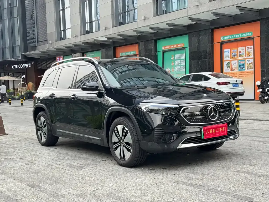 Mercedes-Benz EQB — фото 10