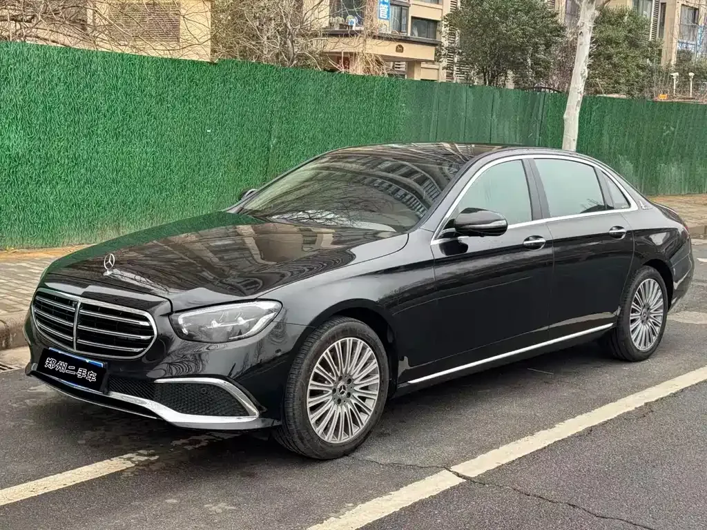 Mercedes-Benz E-Class — фото 1