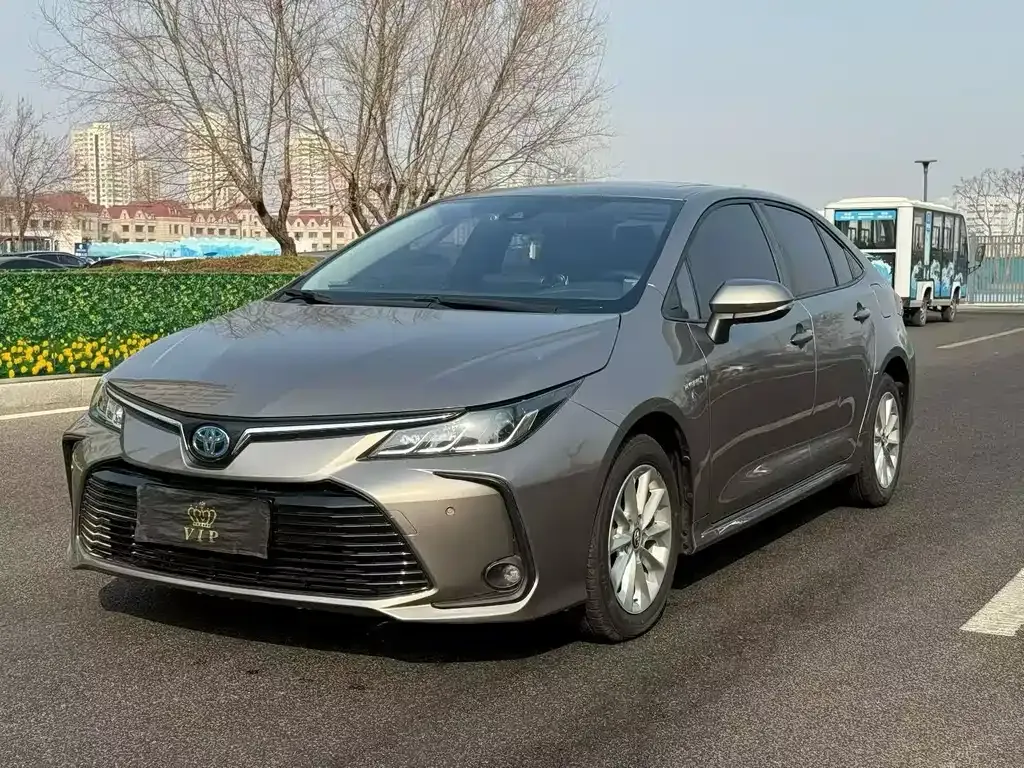 Toyota Corolla — фото 1