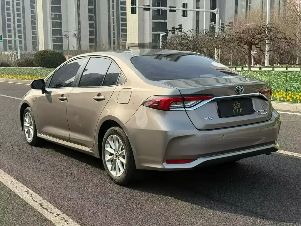 Toyota Corolla — фото 7