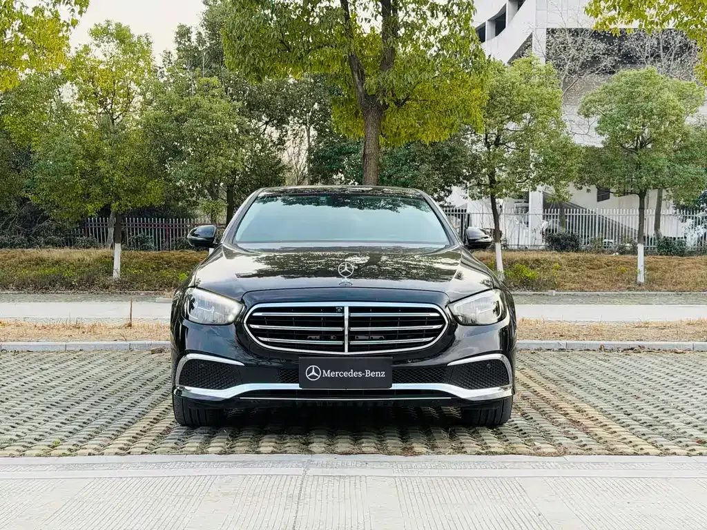 Mercedes-Benz E-Class — фото 9