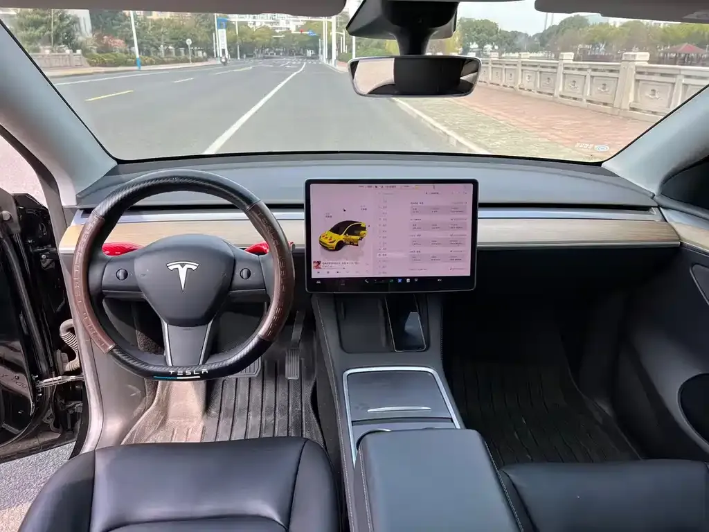 Tesla Model Y — фото 3