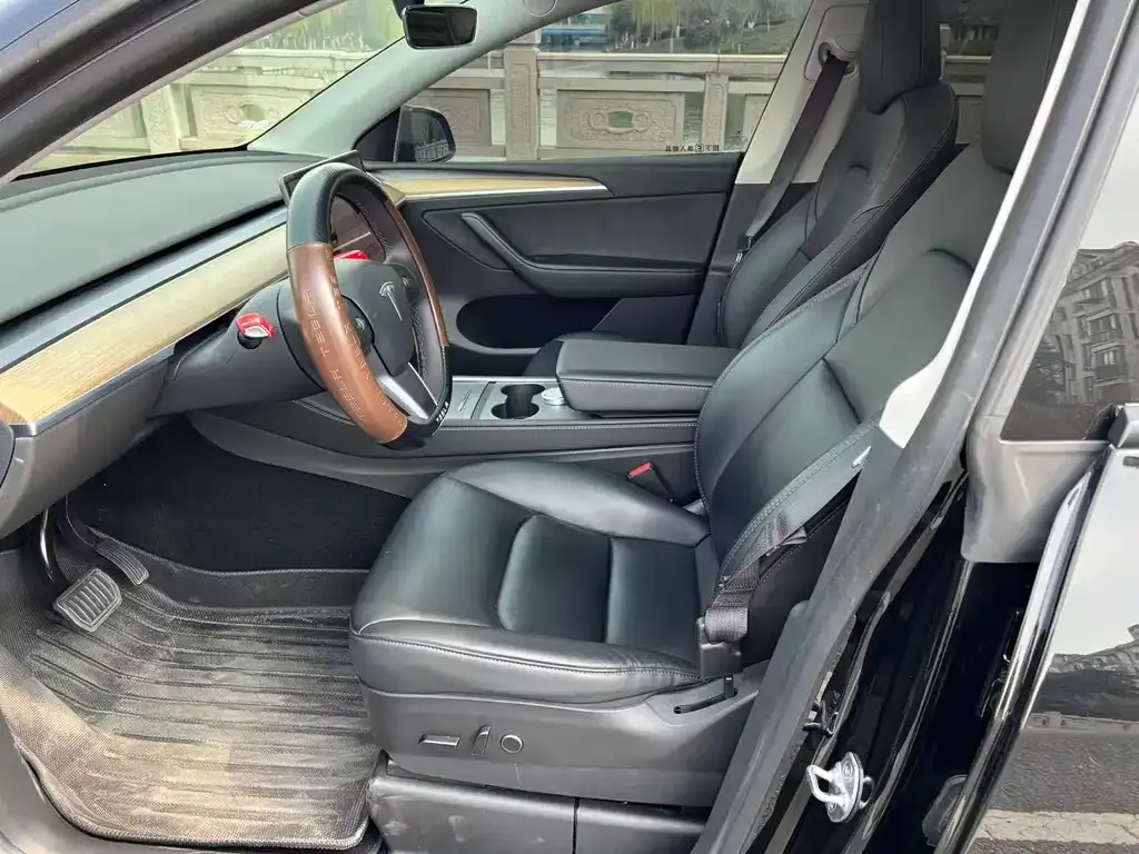 Tesla Model Y — фото 4