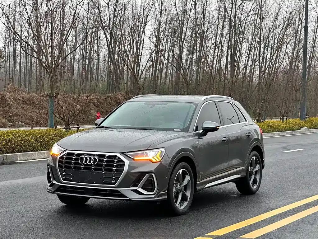 Audi Q3 — фото 1