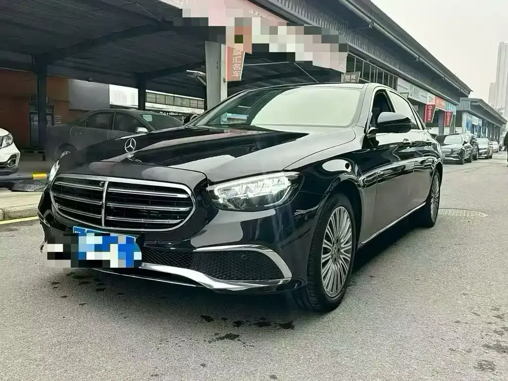 Mercedes-Benz E-Class — фото 1