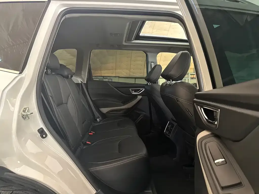 Subaru Forester — фото 10