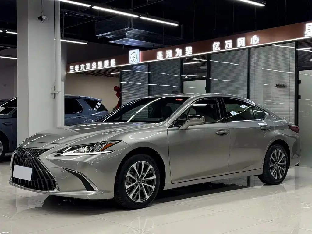Lexus ES — фото 1