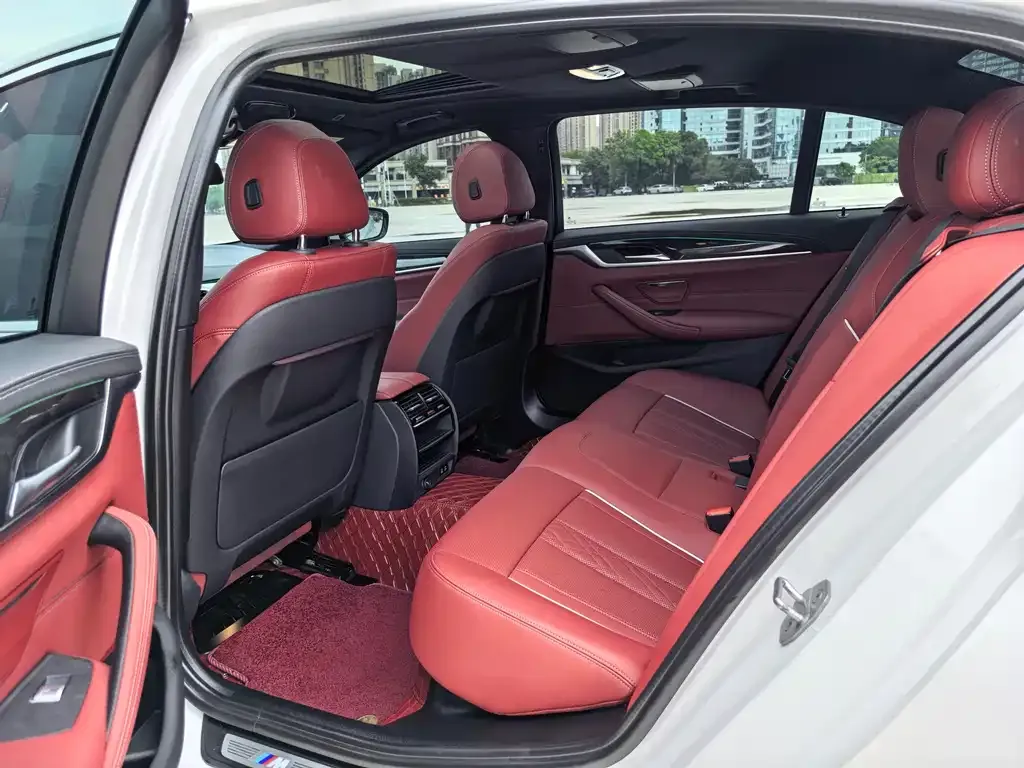 BMW 5 Series 2023 из CN, фото 2