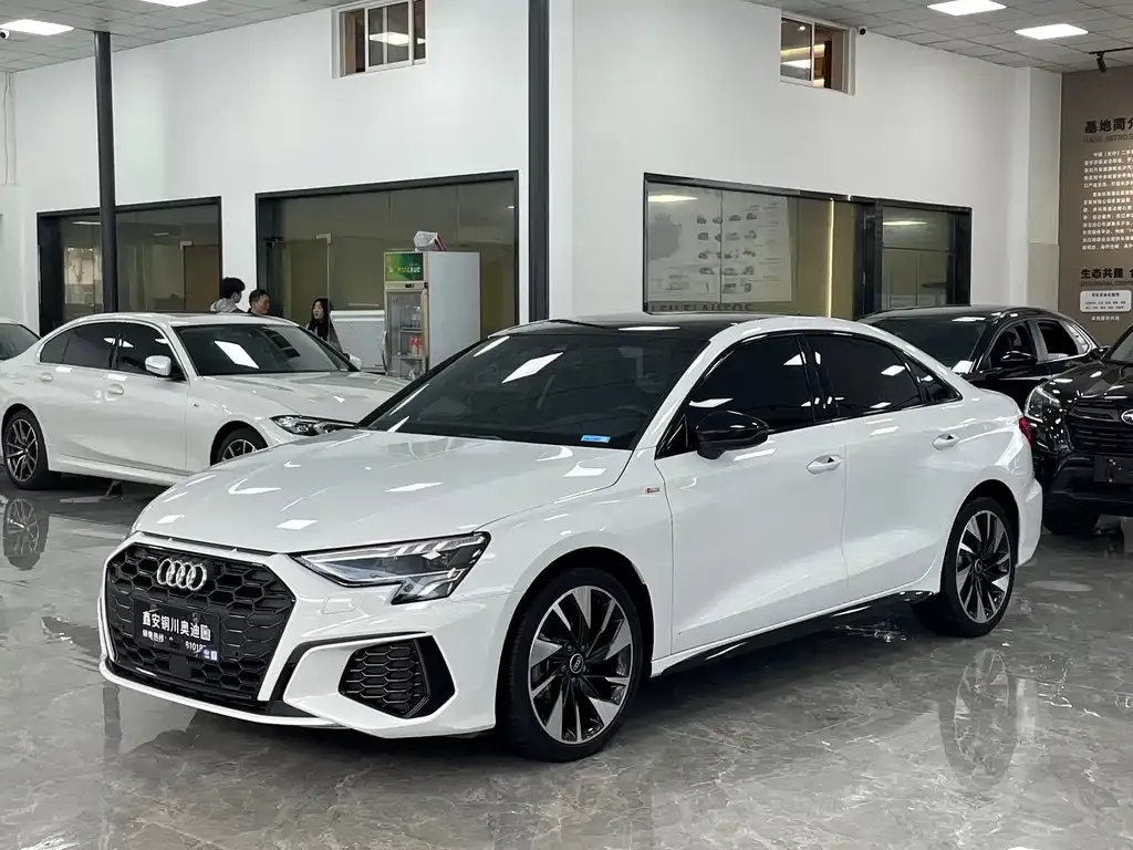 Audi A3 — фото 1