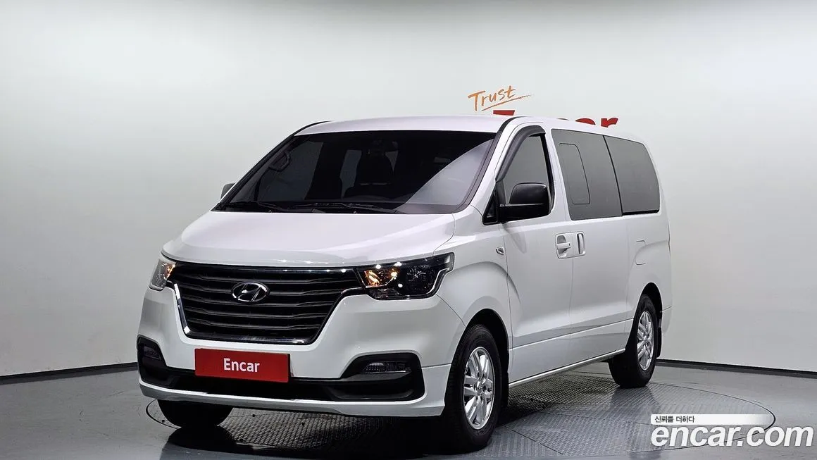 Hyundai Starex — фото 1