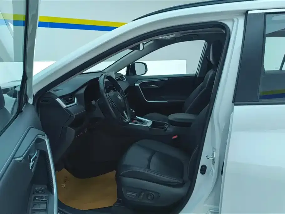 Toyota RAV4 2023 из CN, фото 7