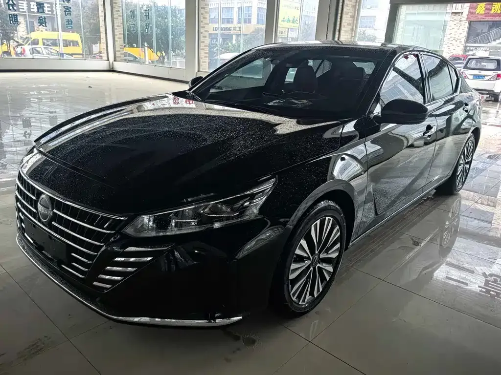 Nissan Teana — фото 1