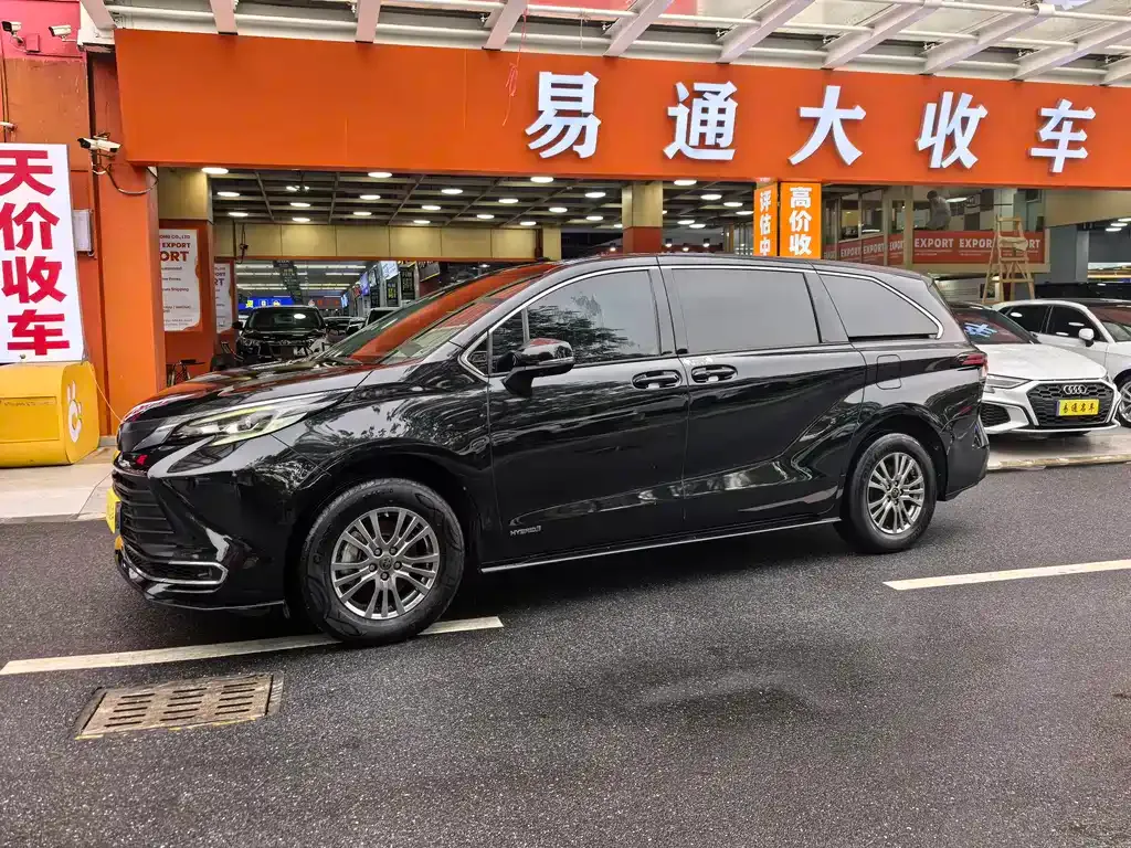 Toyota Sienna — фото 4