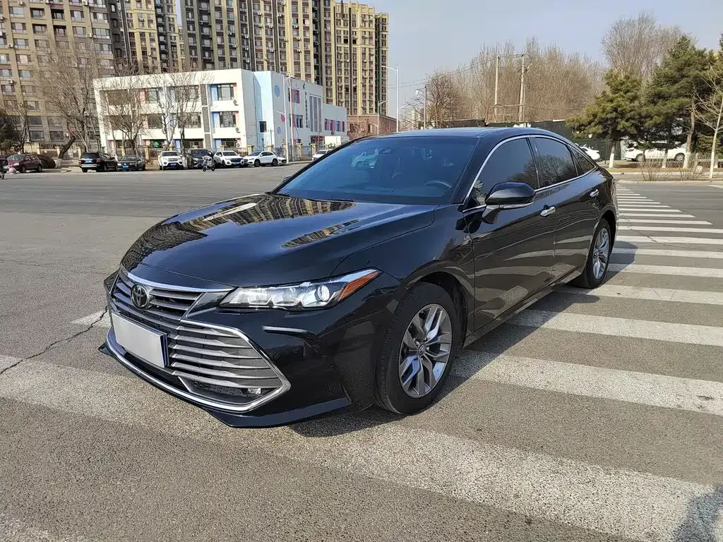 Toyota Avalon — фото 1