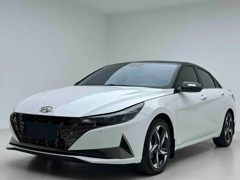 Hyundai Elantra — фото 1
