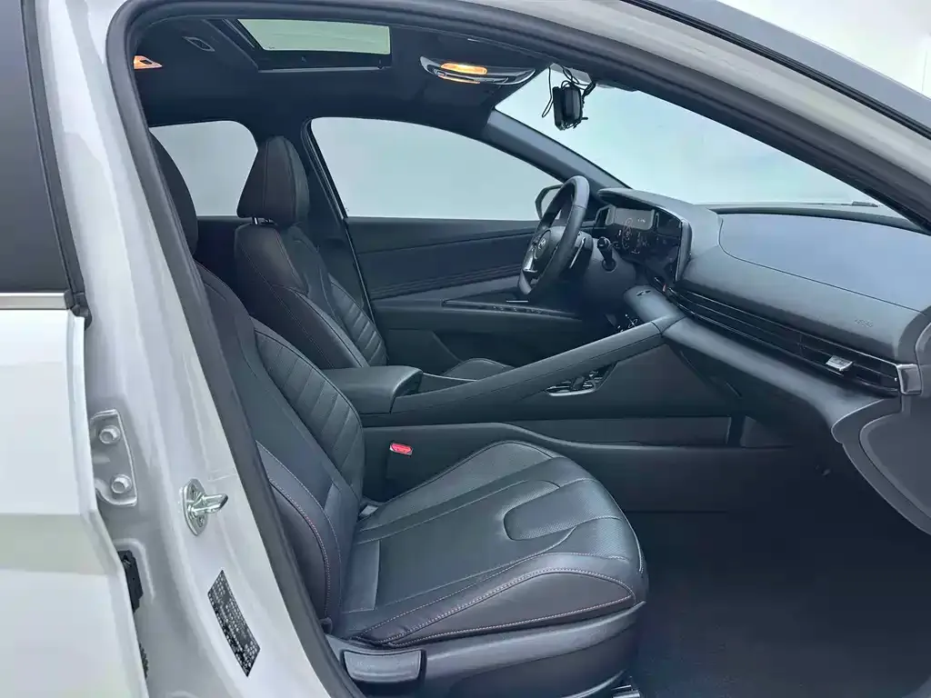 Hyundai Elantra — фото 9