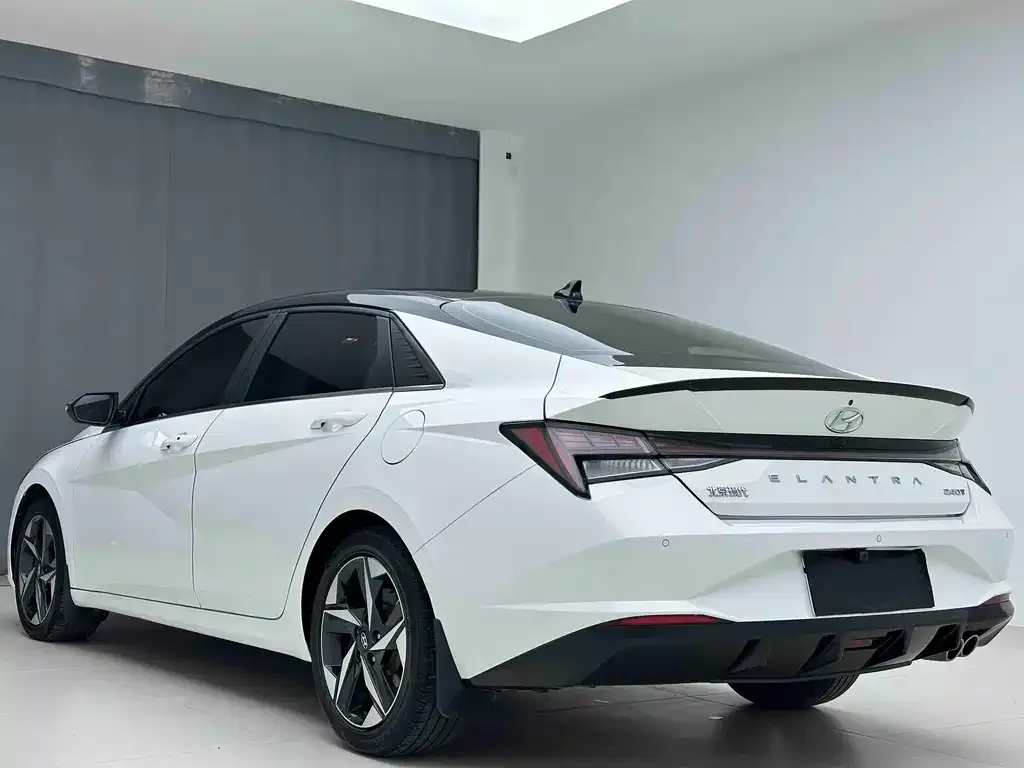 Hyundai Elantra — фото 4