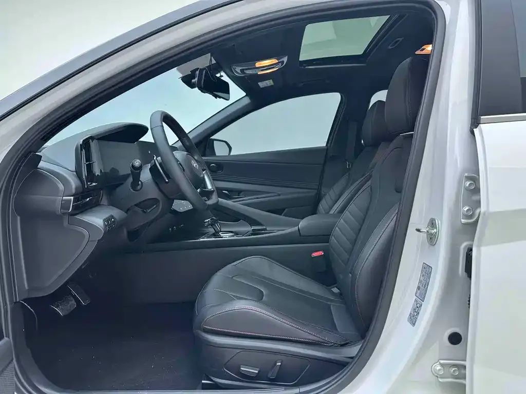 Hyundai Elantra — фото 10