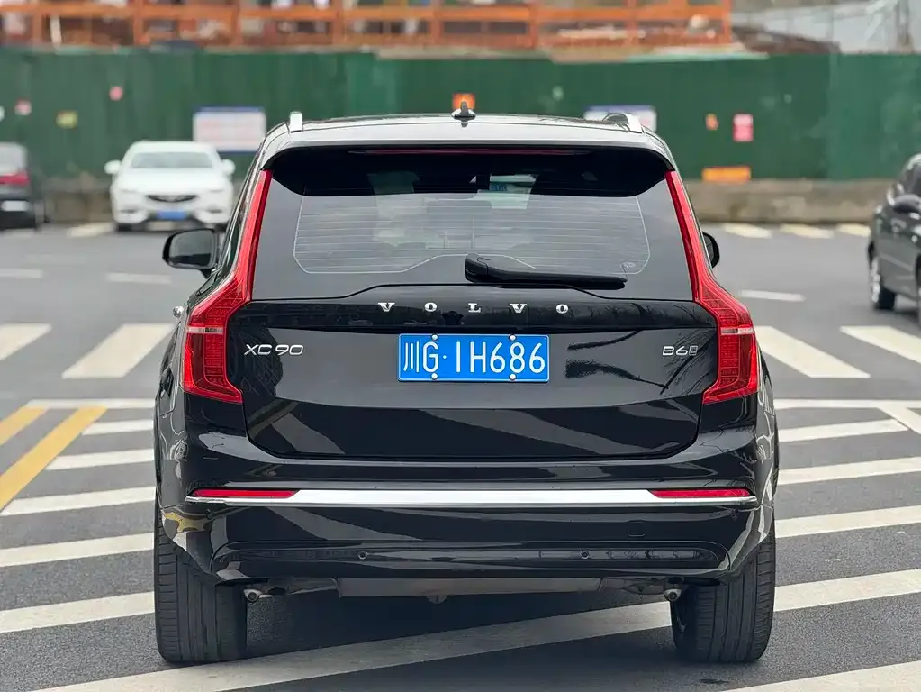 Volvo XC90 — фото 8