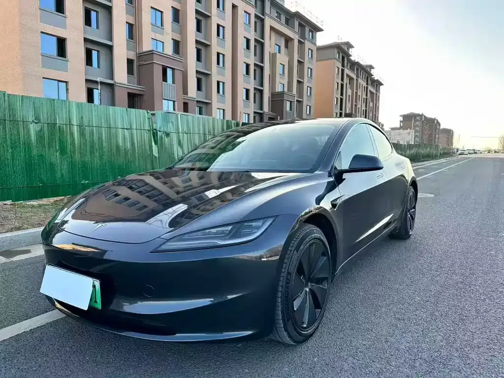 Tesla Model 3 — фото 1