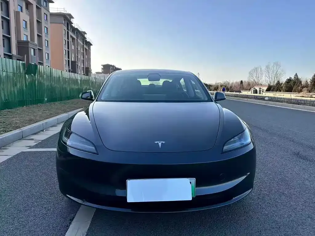 Tesla Model 3 — фото 2