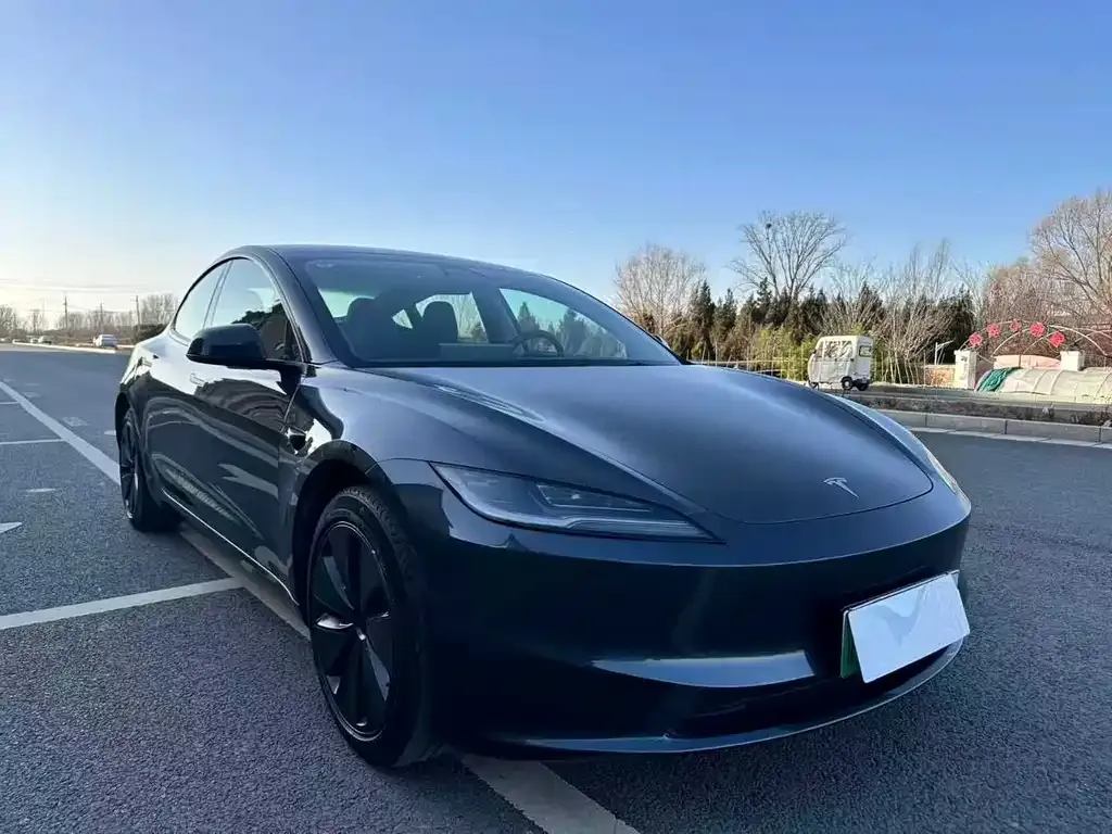 Tesla Model 3 — фото 9