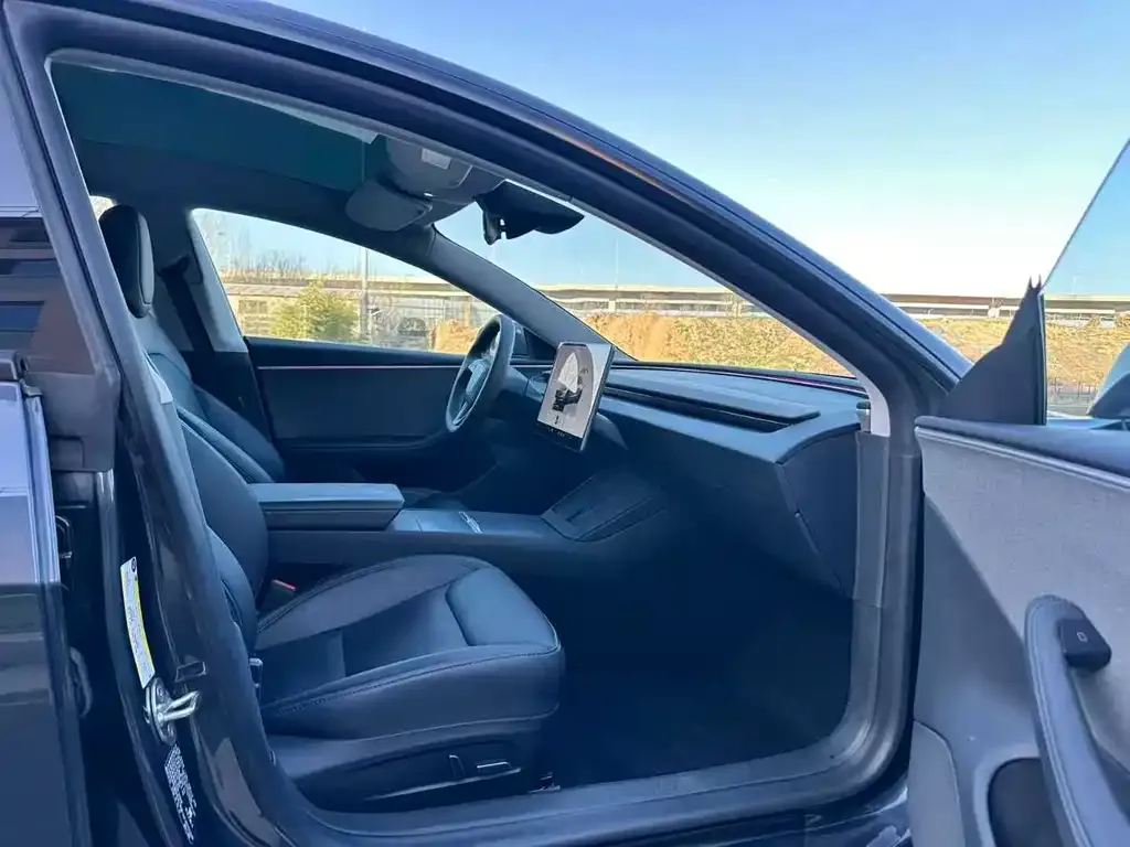 Tesla Model 3 — фото 3