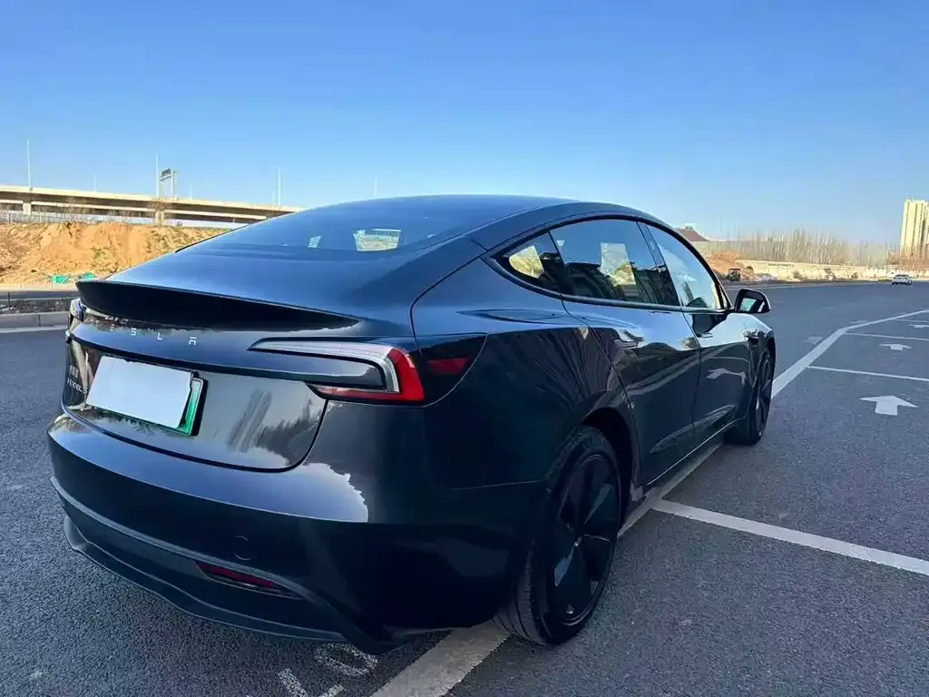 Tesla Model 3 — фото 6