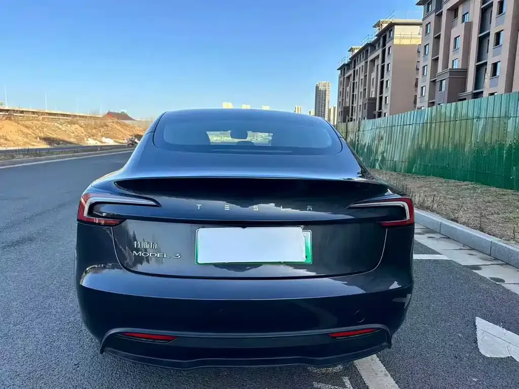 Tesla Model 3 — фото 5