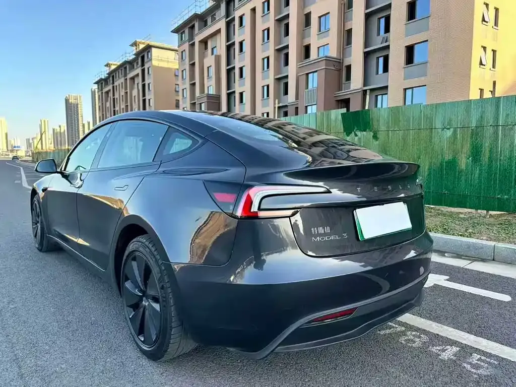 Tesla Model 3 — фото 8