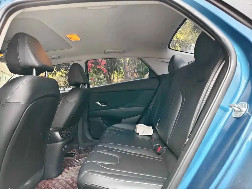 Hyundai Elantra 2022 из CN, фото 2