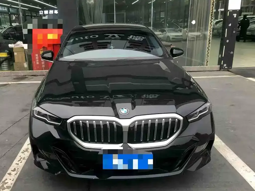 BMW 5 Series — фото 1