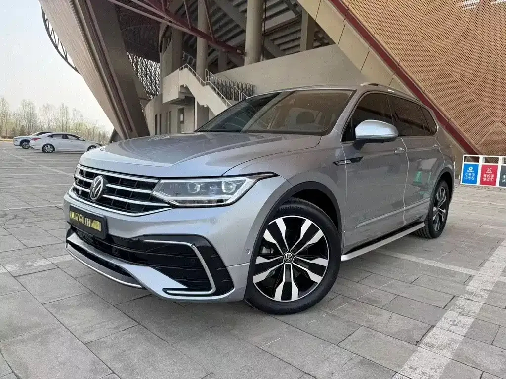 Volkswagen Tiguan L — фото 1