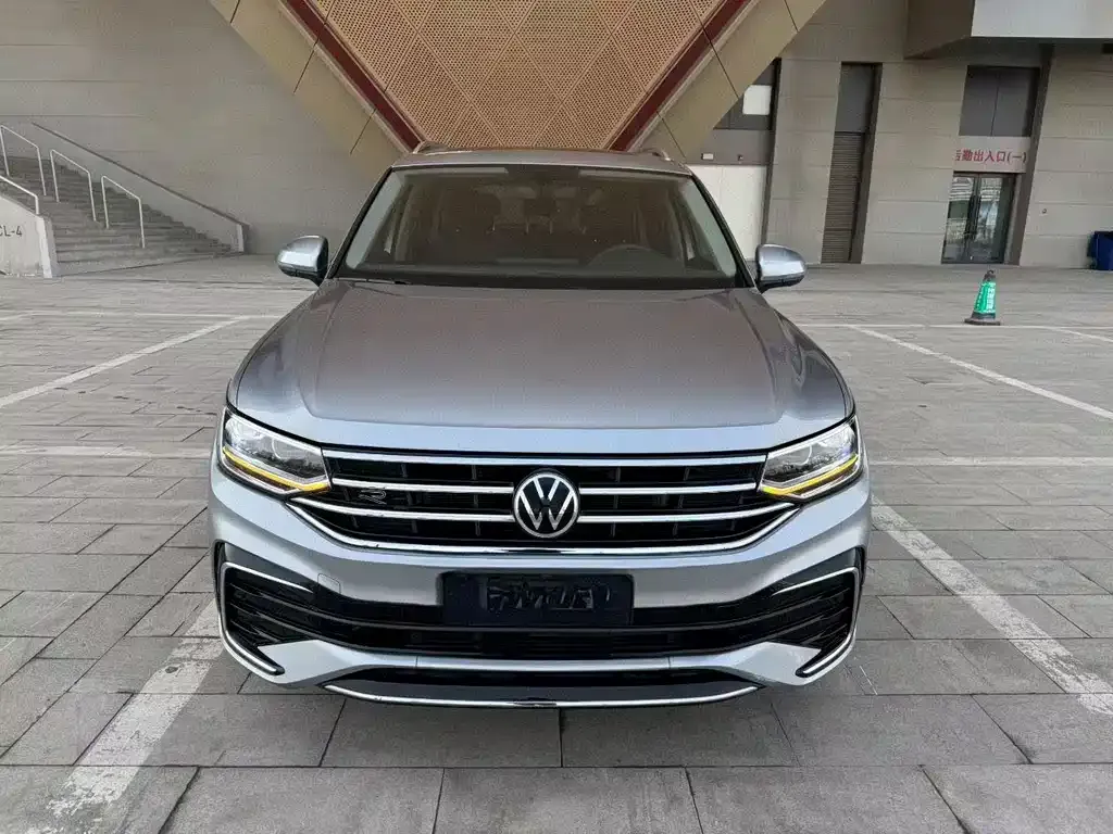 Volkswagen Tiguan L — фото 9