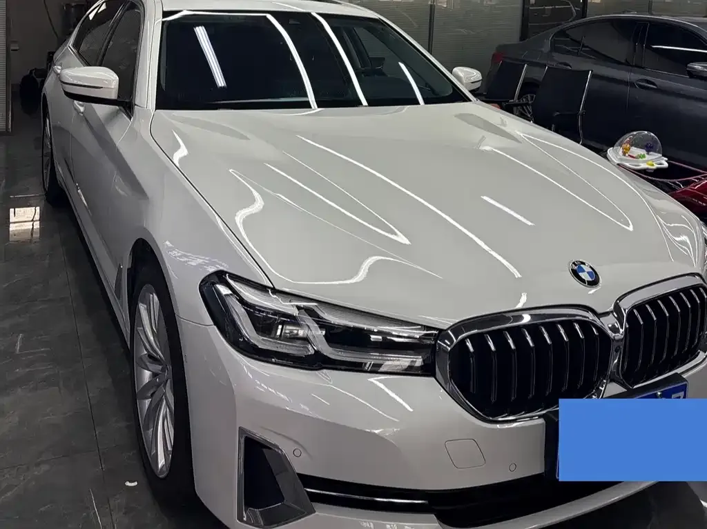 BMW 5 Series — фото 1