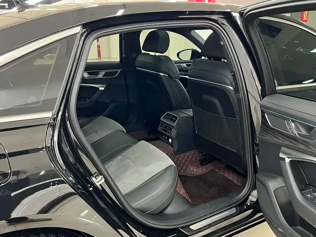 Audi A6L 2024 из CN, фото 10