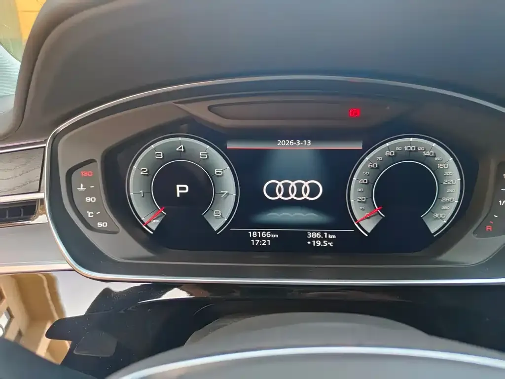 Audi A8 2023 из CN, фото 2