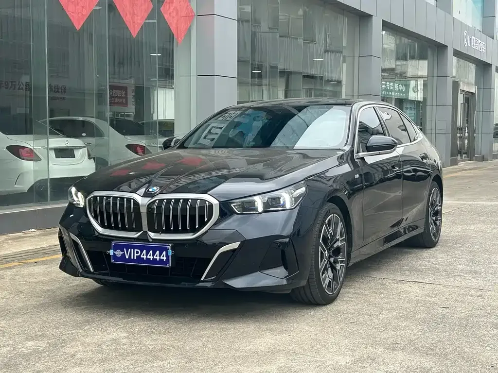 BMW 5 Series — фото 1