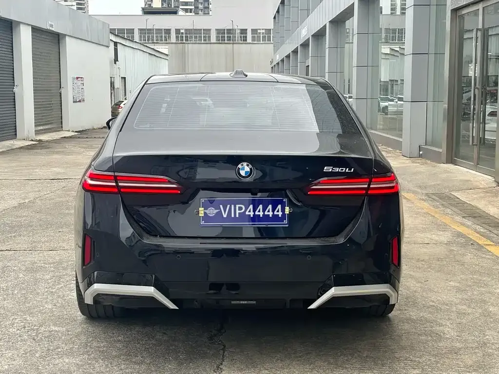 BMW 5 Series — фото 10