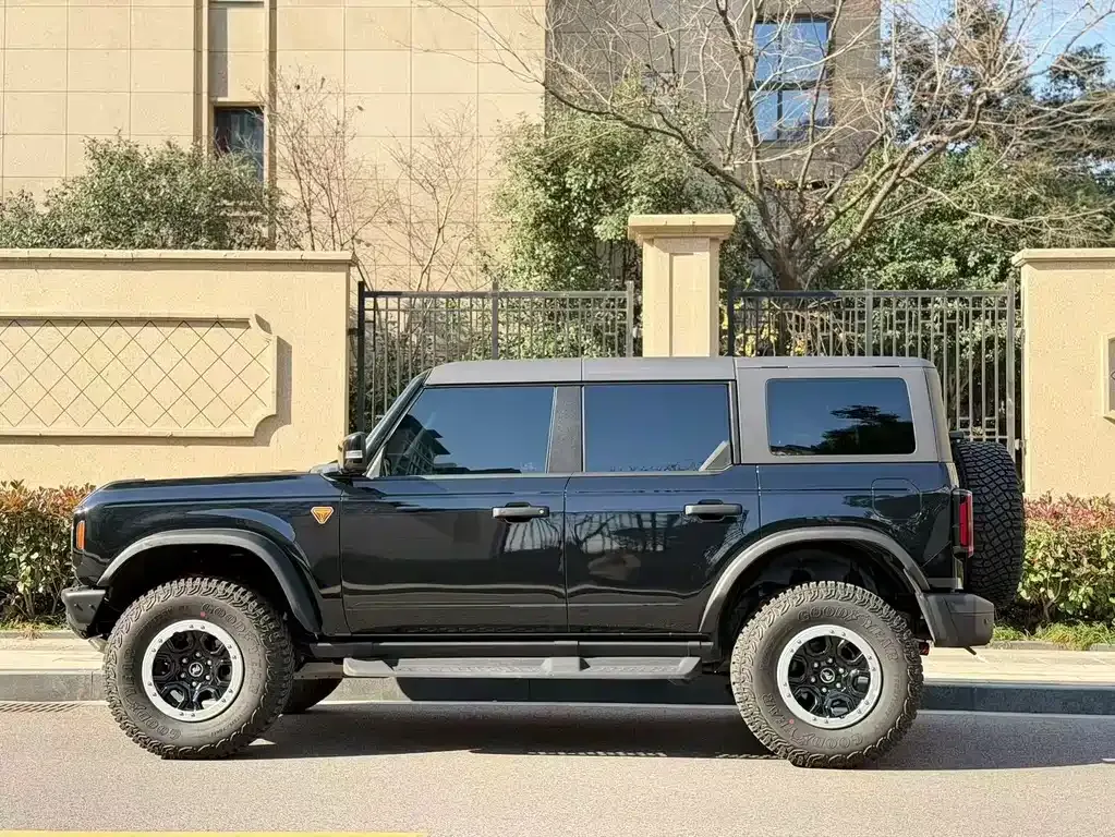 Ford Bronco — фото 10