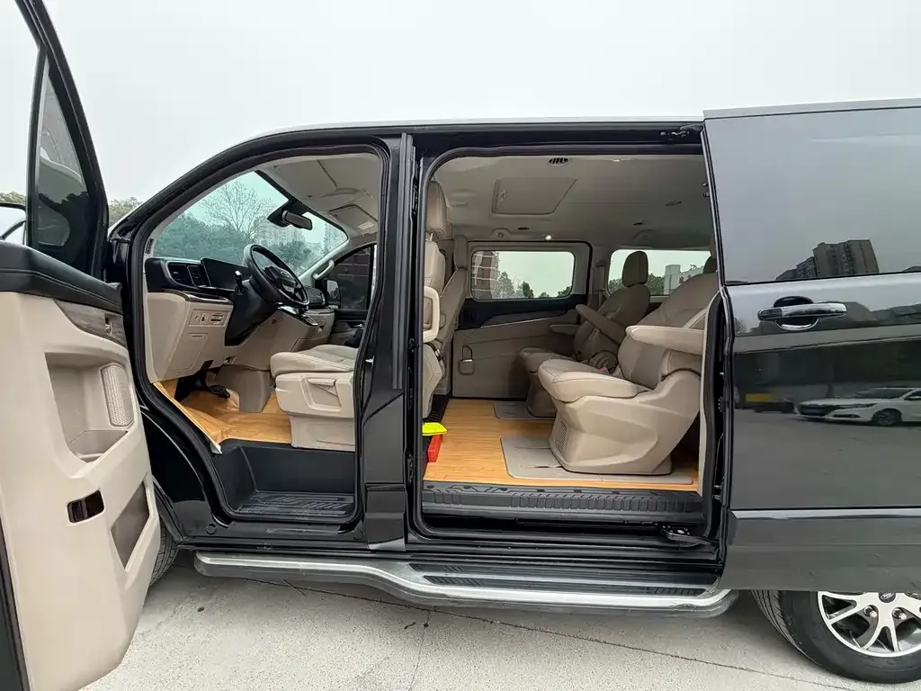 Ford Tourneo 2023 из CN, фото 8