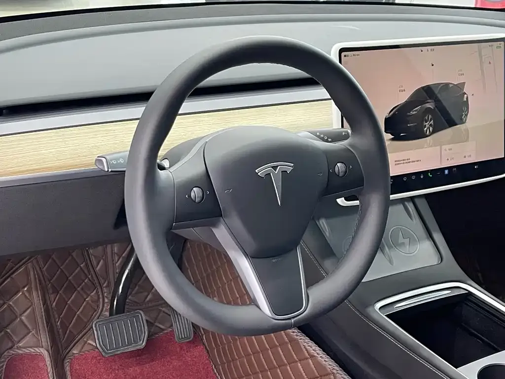 Tesla Model Y — фото 5