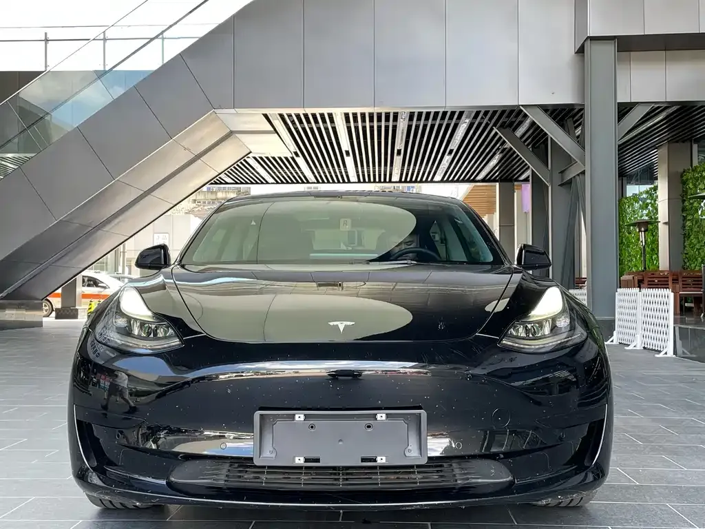Tesla Model 3 — фото 8