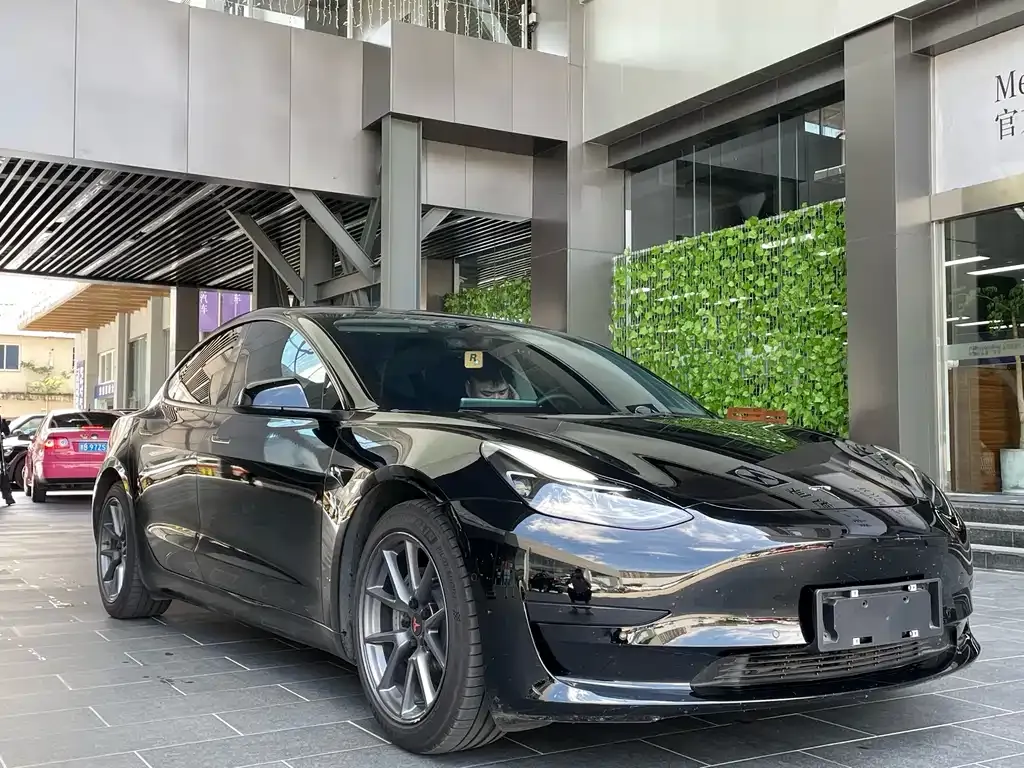 Tesla Model 3 — фото 9