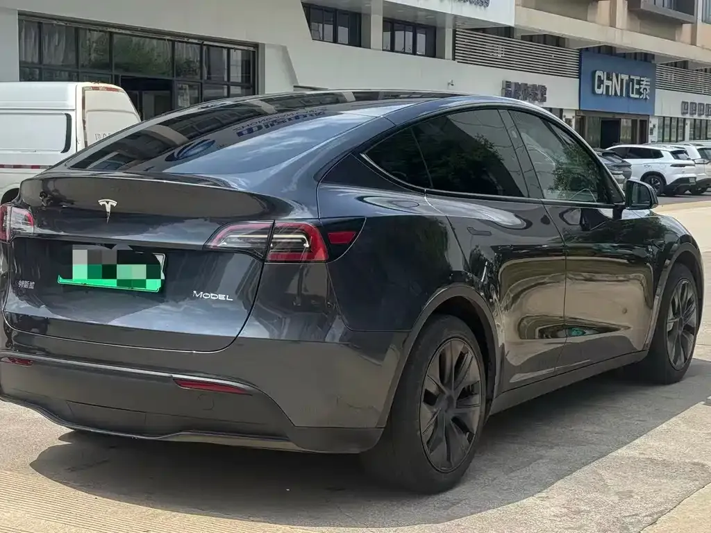Tesla Model Y — фото 4